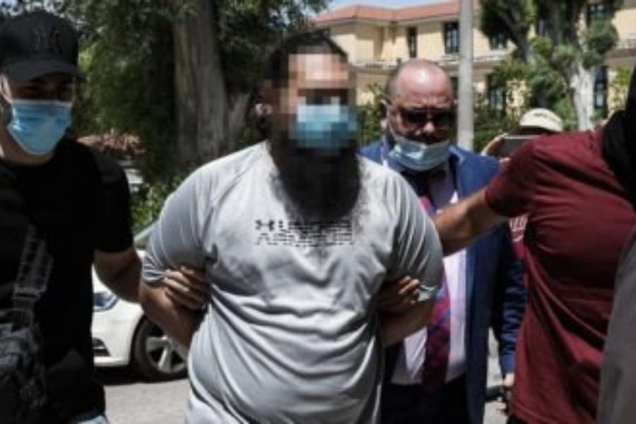 Απόπειρα αυτοκτονίας έκανε ο ιερέας που είχε επιτεθεί με βιτριόλι σε 7 Μητροπολίτες