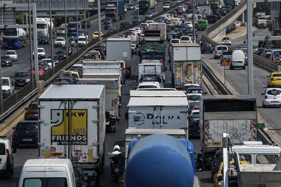 Ανδρας αυτοπυρπολήθηκε και έπεσε από την πεζογέφυρα της Λαχαναγοράς