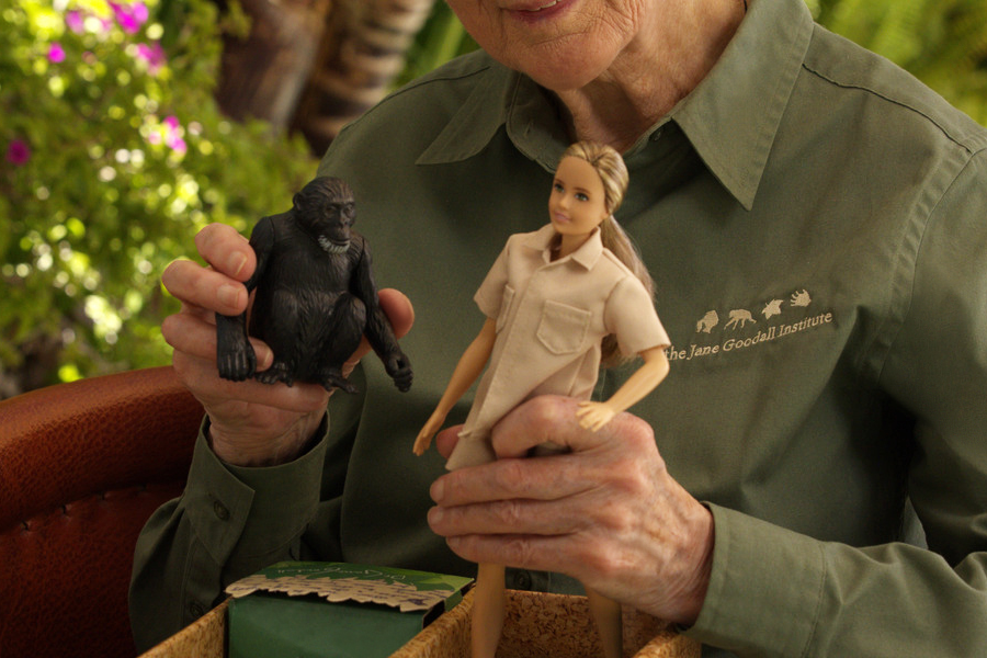 Η Barbie παρουσιάζει τη νέα κούκλα Δρ. Jane Goodall κατασκευασμένη από ανακυκλωμένο ocean‑bound πλαστικό