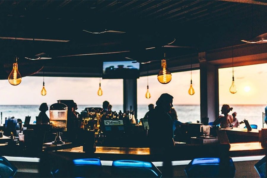 Δήμος Αλίμου: Κλείνει τη μουσική στα μαγαζιά στις 23:00 