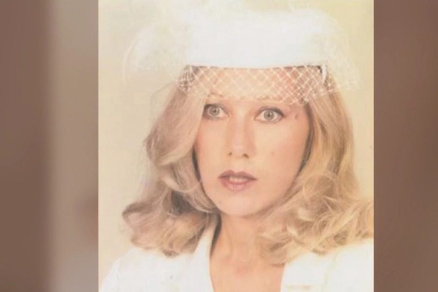 Αίγινα: Σκότωσε τη μητέρα του και κατέληξε έξω από εκκλησία να τραγουδά και να χορεύει