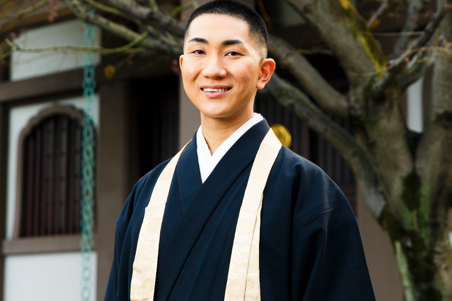 Ο βουδιστής μοναχός που σπάει τα φυλετικά στερεότυπα με τον εξαιρετικό εαυτό του