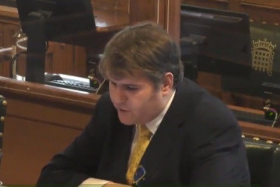 Βρετανία: Βουλευτής του Τζόνσον αποκαλύπτει ότι είναι τρανς