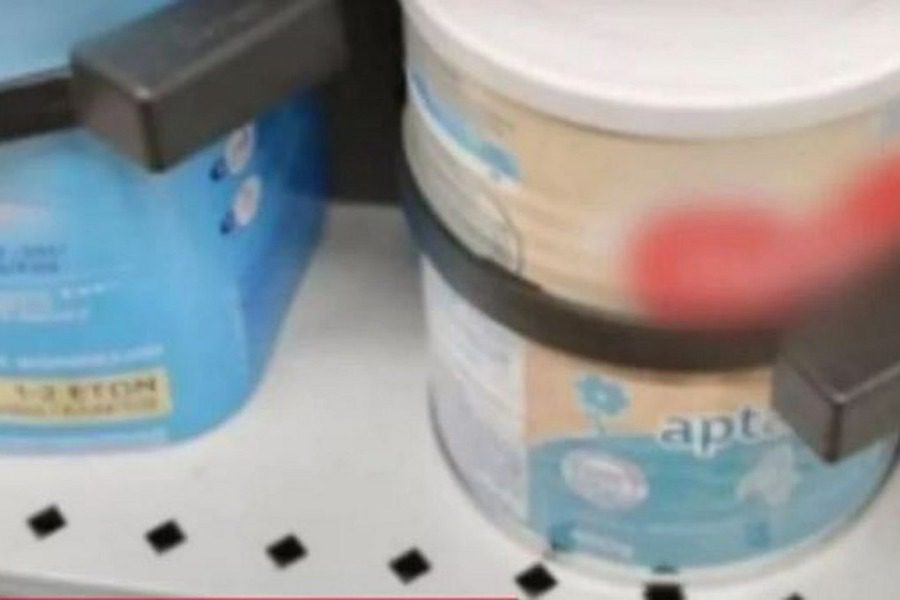 Σούπερ μάρκετ έβαλε αντικλεπτικά στα βρεφικά γάλατα
