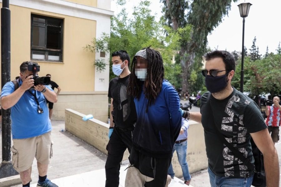 Μαλακάσα: Στον εισαγγελέα ο Βρετανός που προσπάθησε να βάλει φωτιά με κεριά