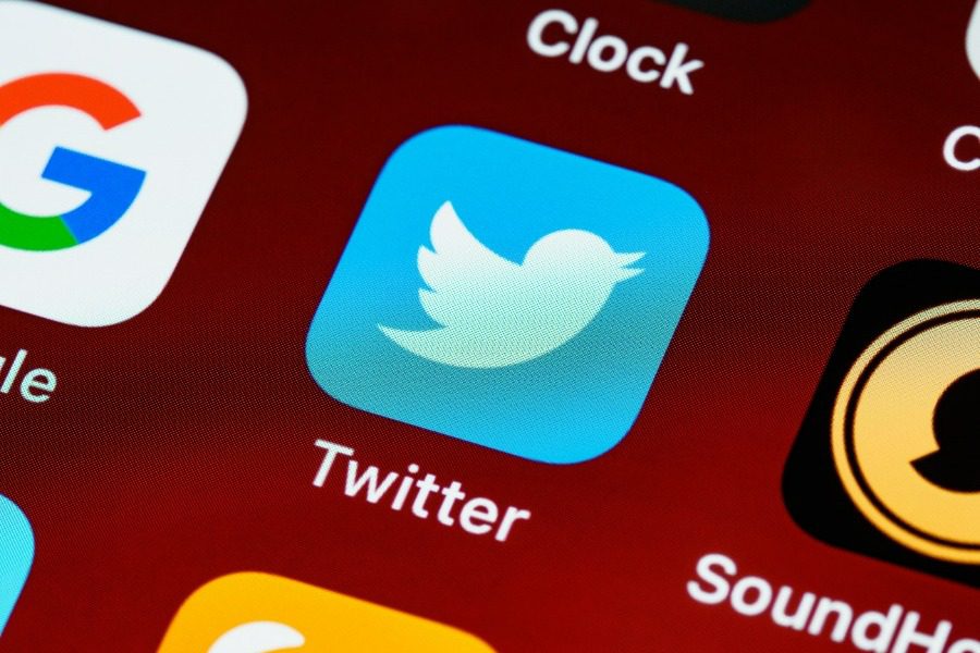 Είναι επίσημο: Ο  Έλον Μασκ αγόρασε το Twitter