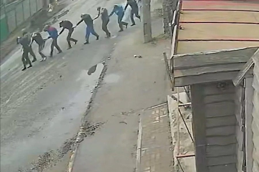 Συγκλονιστικά βίντεο: Εν ψυχρώ εκτέλεση εννέα Ουκρανών στην Μπούτσα από Ρώσους στρατιώτες