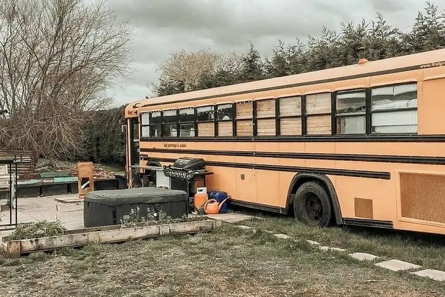 Ζευγάρι μετέτρεψε ένα λεωφορείο, σε αυτό το υπέροχο σπίτι