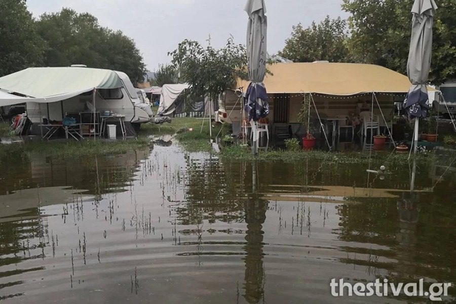 Κακοκαιρία: «Βούλιαξε» camping στη Χαλκιδική