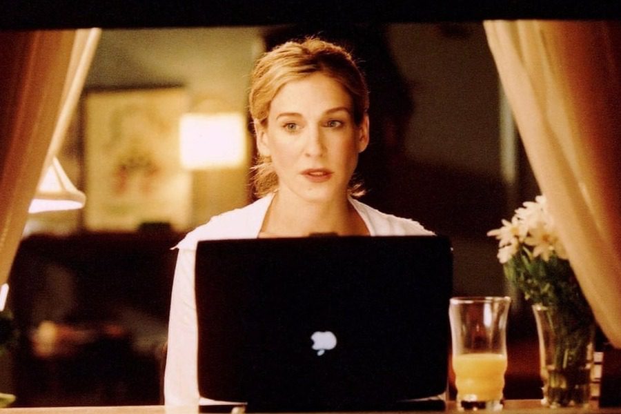Η backstage φωτογραφία της Carrie Bradshaw που δεν περιμέναμε να δούμε