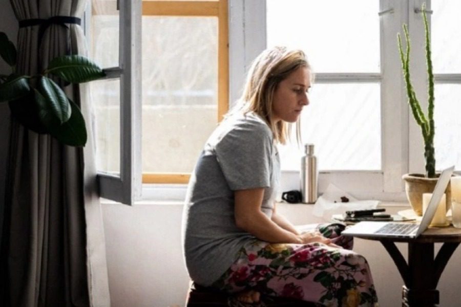 Οι Ταλιμπάν προσφέρουν καταφύγιο στην ανύπαντρη έγκυο δημοσιογράφο, η χώρα της όχι