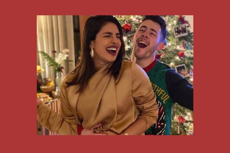 Δες το πιο cozy χριστουγεννιάτικο δέντρο της Priyanka Chopra