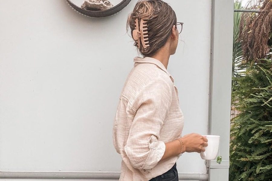 5 χτενίσματα με κλάμερ για να είσαι on trend