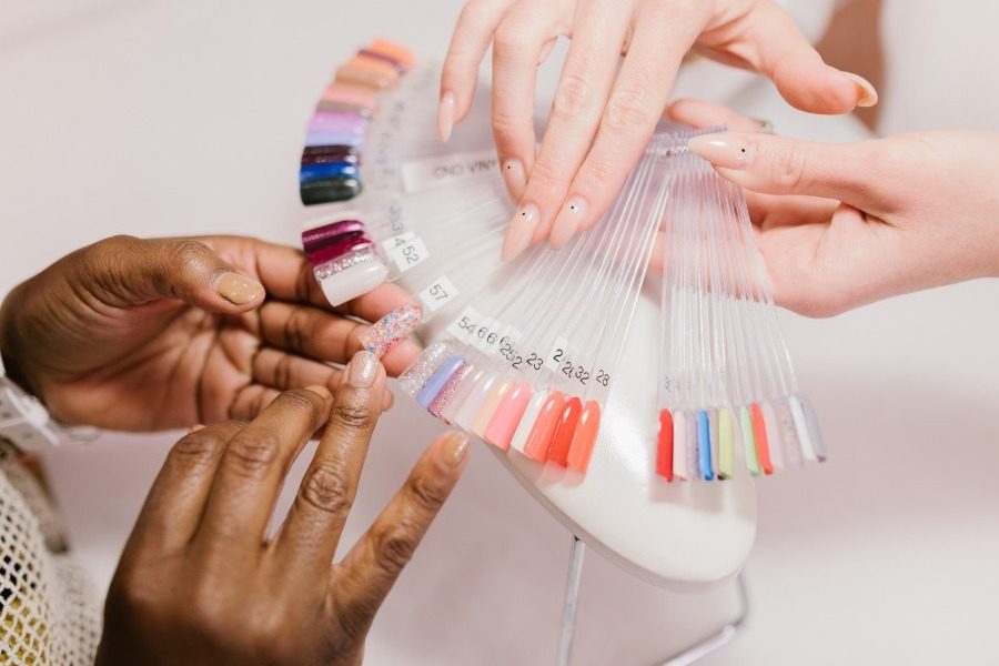 Τα concrete nails είναι το νέο trend που θα σε πείσει να το δοκιμάσεις