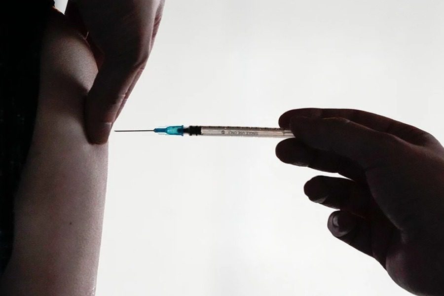 Ανδρας έκανε 90 εμβόλια για κορωνοϊό για να πουλήσει πιστοποιητικά εμβολιασμού