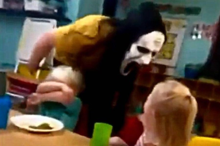 Οι διαβολικές νηπιαγωγοί: Τρόμαζαν τα παιδιά φορώντας μάσκες «Scream»