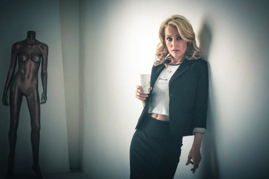 Gillian Anderson: Η πιο σeξι χριστουγεννιάτικη φωτογραφία