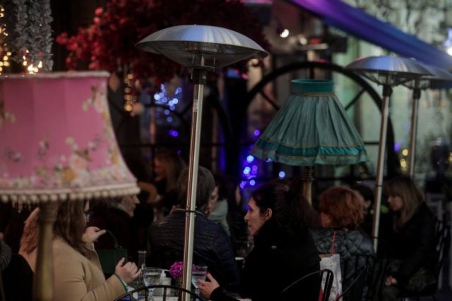Εστίαση: Τι αλλάζει από τη Δευτέρα – Τι επιτρέπεται και τι απαγορεύεται