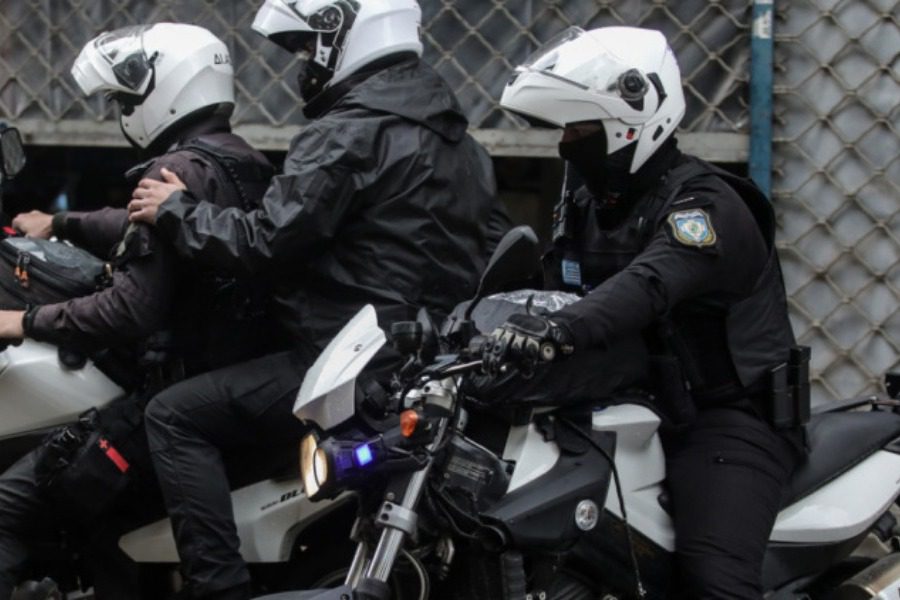 Λιόσια: «Γάζωσαν» με 8 σφαίρες φίλο τράπερ και εξαφανίστηκαν με λευκό αγροτικό