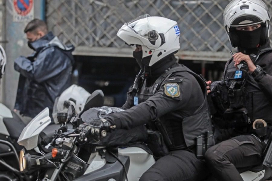 Αραβας με μαχαίρι προκάλεσε τρόμο έξω από κτίριο της ΕΡΤ στη Μεσογείων