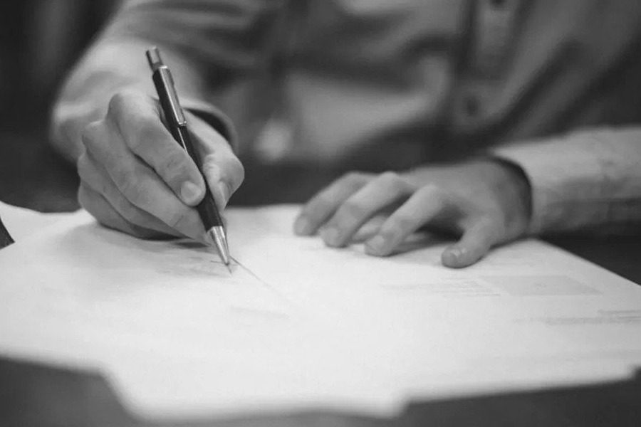 Πώς η διαθήκη που βρέθηκε στην τσέπη ομογενή έσωσε ένα ολόκληρο χωριό στη Λαμία