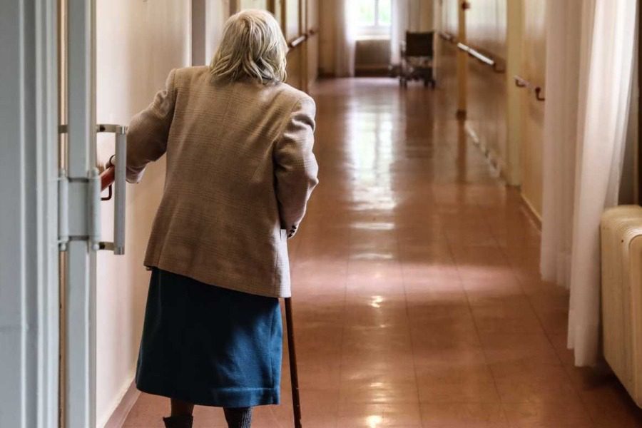 Γηροκομείο στα Χανιά: Τάιζαν τους ηλικιωμένους αποφάγια και τους έδιναν ψυχοφάρμακα