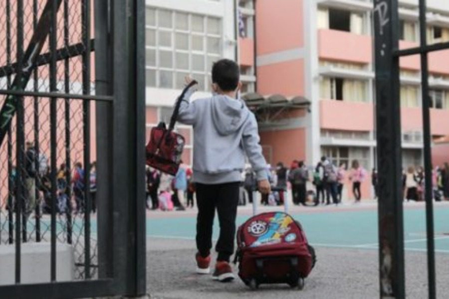 Γρίπη: «Να μην ανοίξουν τα σχολεία τη Δευτέρα» – Τι είπε ο Καπραβέλος