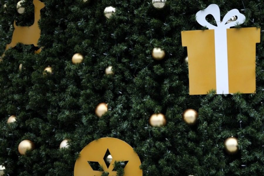 Ανοικτά σήμερα τα καταστήματα ‑ Ξεκινά το εορταστικό ωράριο