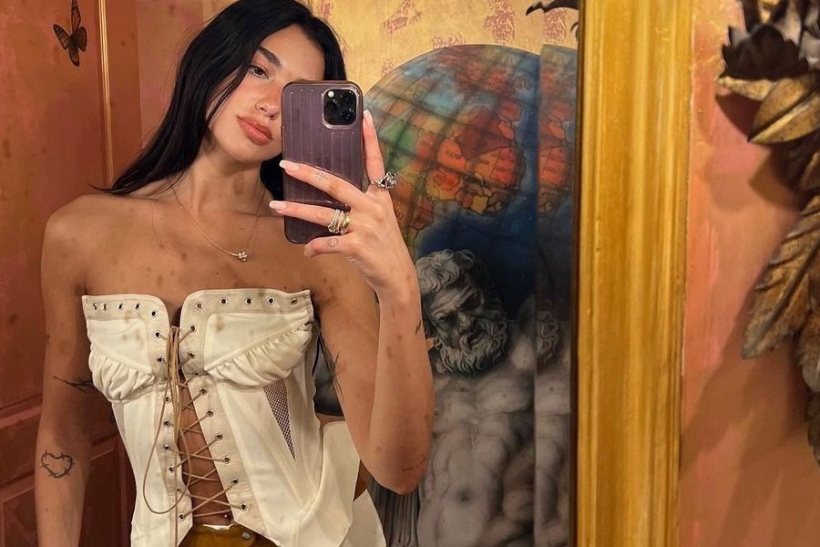 H Dua Lipa έκανε το makeup trend που κάνει χαμό το καλοκαίρι