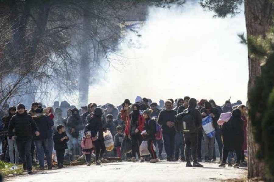 Η Τουρκία απειλεί ξανά με το μεταναστευτικό: 70.000 άτομα ετοιμάζονται να ξεκινήσουν