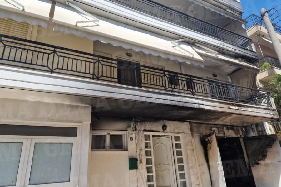 Θεσσαλονίκη: Αυτοκίνητο εξερράγη σε πυλωτή ‑ «Ακούσαμε εκρήξεις και τρέξαμε»