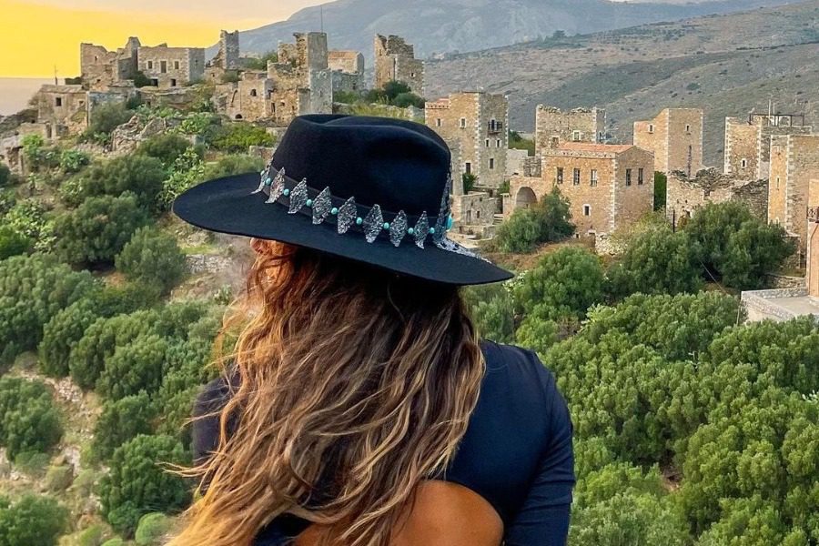 Pink Travel Girls: Η Μάνη μέσα από τα μάτια της Ελένης Φλώρου