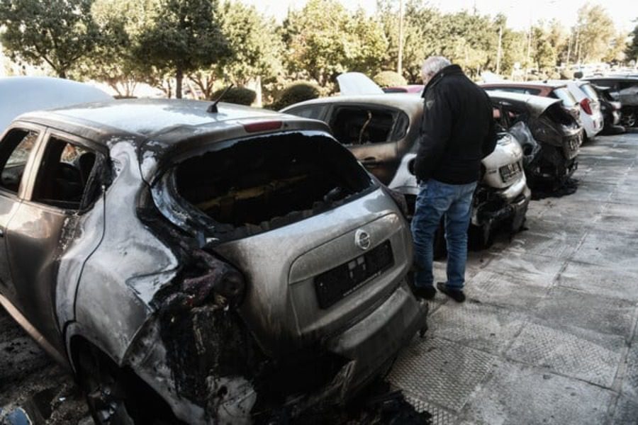 Εμπρηστική επίθεση σε αντιπροσωπεία αυτοκινήτων στην Υμηττού | e-sterea.gr