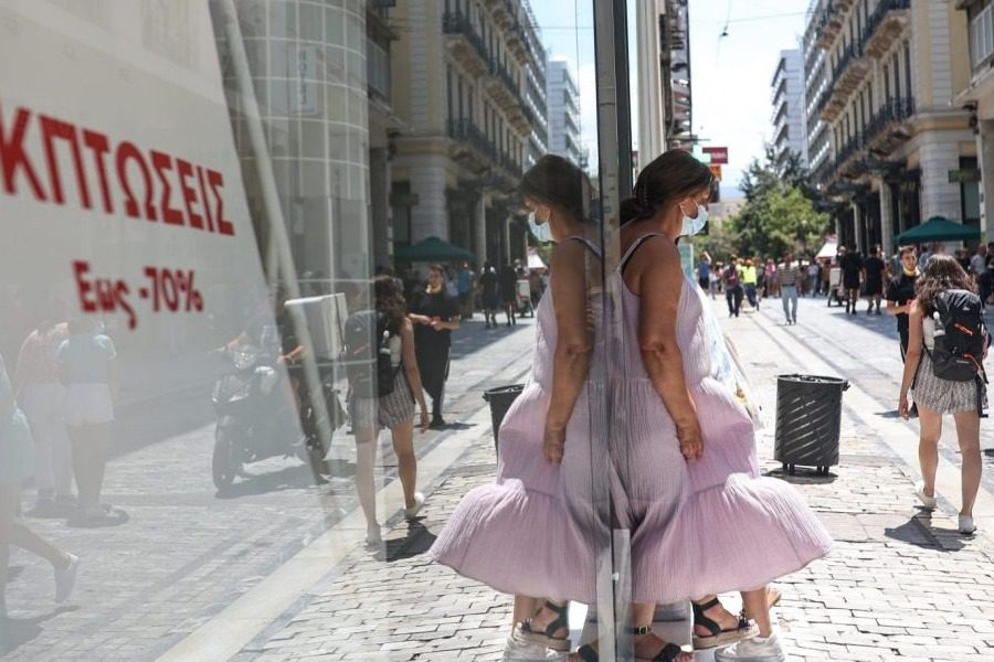 Μεγάλη αλλαγή: Καταργούνται οι ενδιάμεσες εκπτώσεις