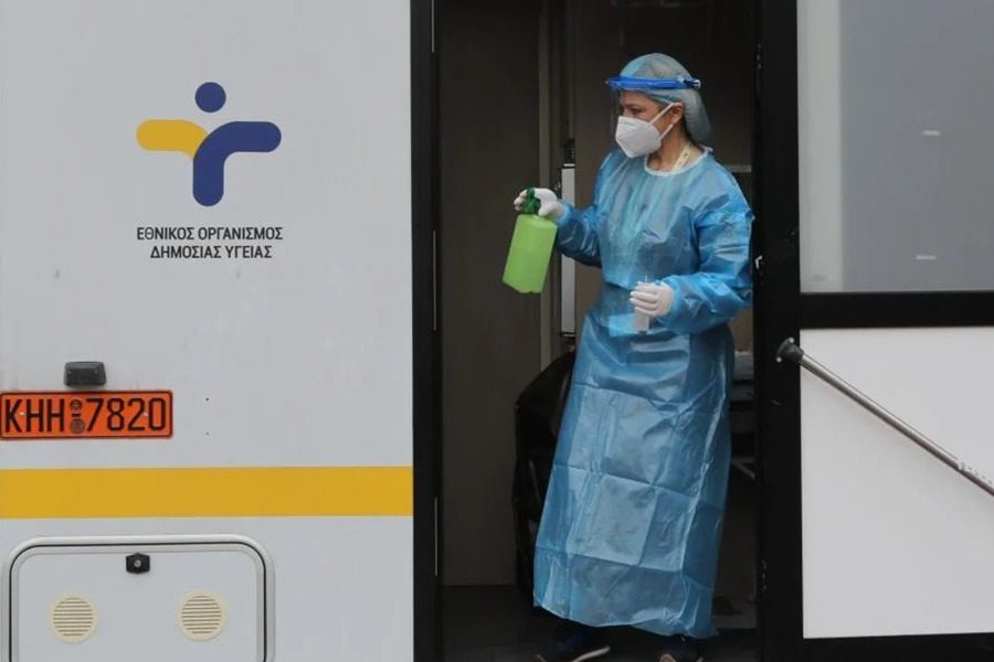 Κορωνοϊός: 40.100 νέα κρούσματα, 180 θάνατοι και 101 διασωληνωμένοι την τελευταία εβδομάδα