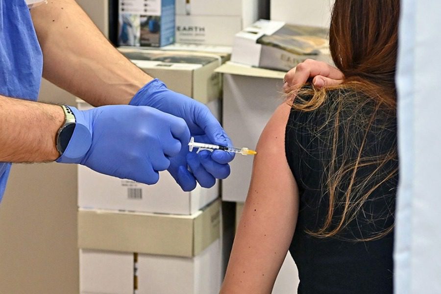 ΕΟΦ: Η λίστα με τις παρενέργειες των εμβολίων κατά του κορωνοϊού