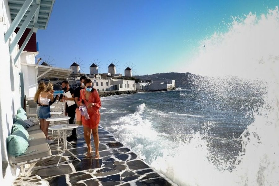 Η Μύκονος όταν σβήνουν τα φλας: Κινδυνεύει να γίνει Κολομβία 
