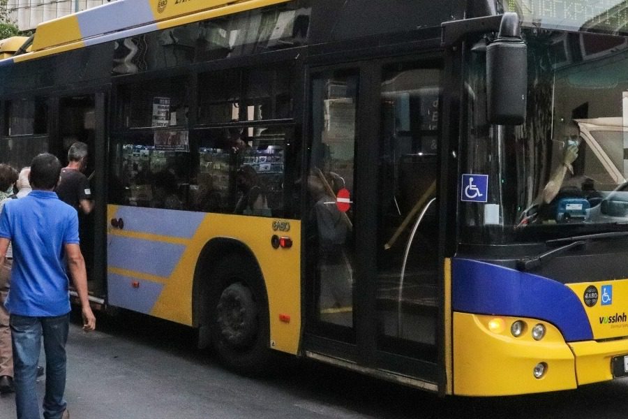 Αγρια σeξουαλική επίθεση σε 14χρονη από 30χρονο μέσα σε τρόλεϊ