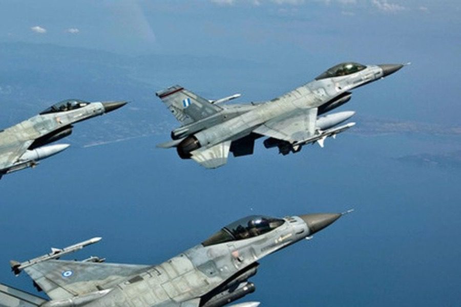 Κορινθία: Μαχητικά αεροσκάφη διασταυρώθηκαν με ανεμοπτεριστές στον Φενεό