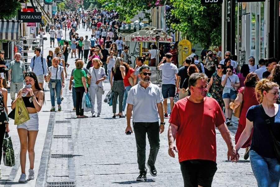 Κορωνοϊός: Νέο κύμα «σαρώνει» τη χώρα