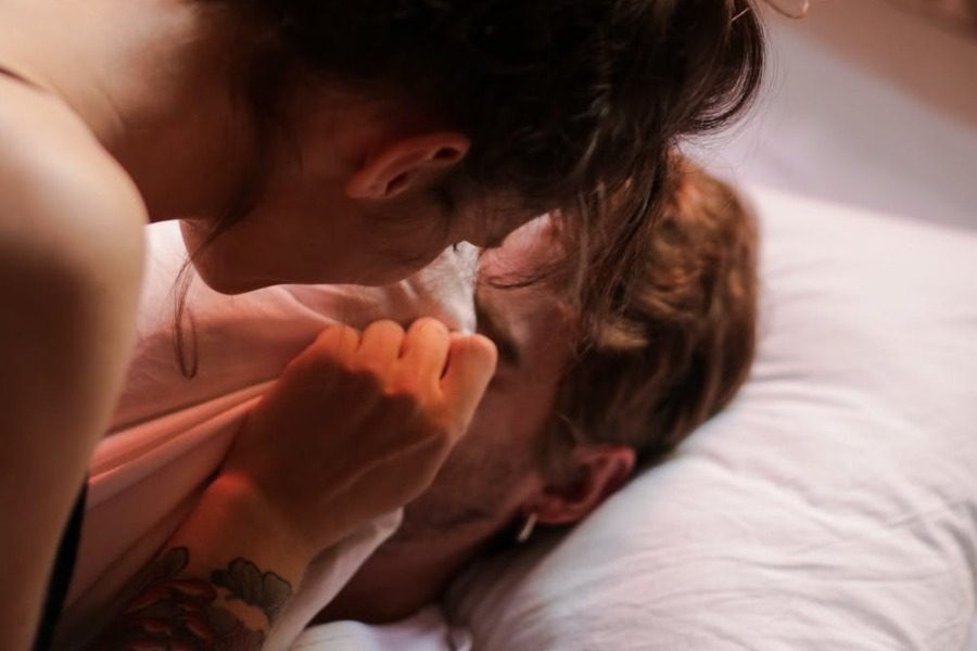 «Το έκανα με τον κολλητό του πρώην μου και δεν το μετανιώνω»