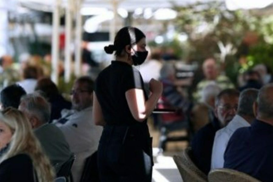 Καταγγελία στη Θεσσαλονίκη: Εργοδότρια επιτέθηκε σε σερβιτόρα για φιλοδώρημα 1 ευρώ