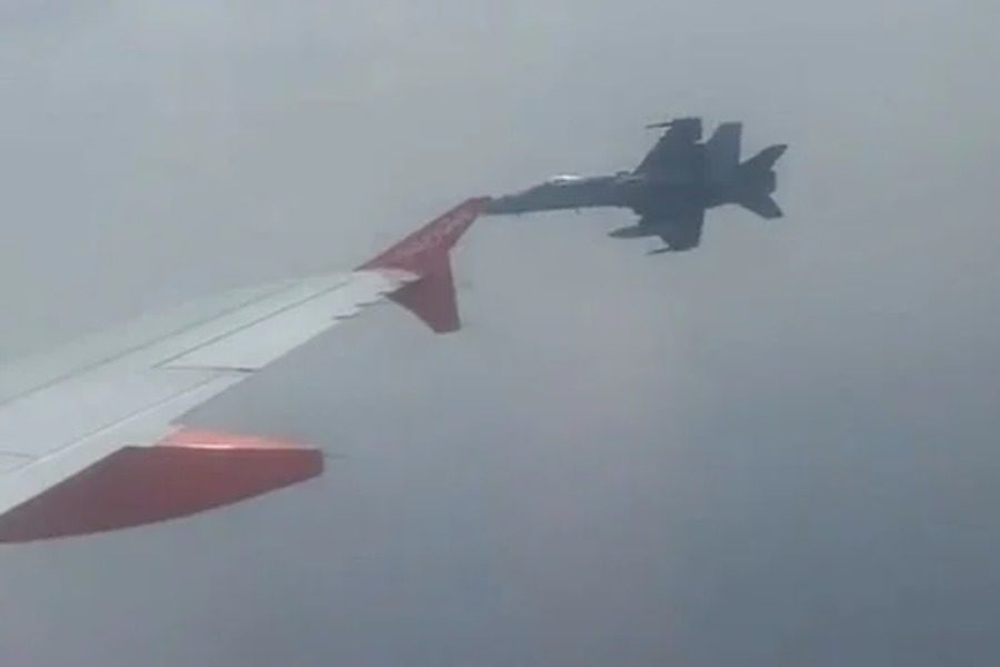 18χρονος έκανε φάρσα για βόμβα και ένα F‑18 «σηκώθηκε» για να συνοδεύσει πτήση της Easyjet