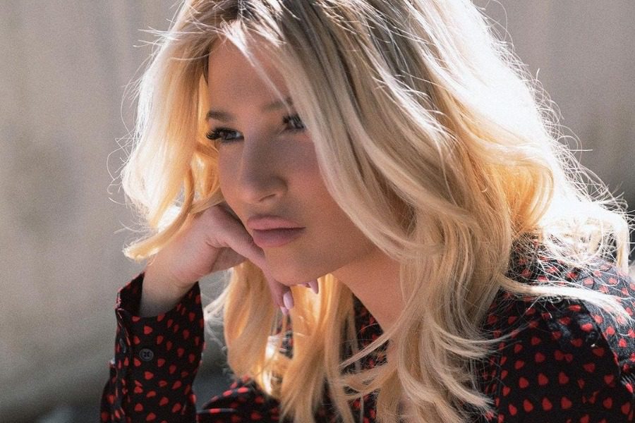 5 κραγιόν για να πετύχεις το αγαπημένο μακιγιάζ της Φαίης Σκορδά