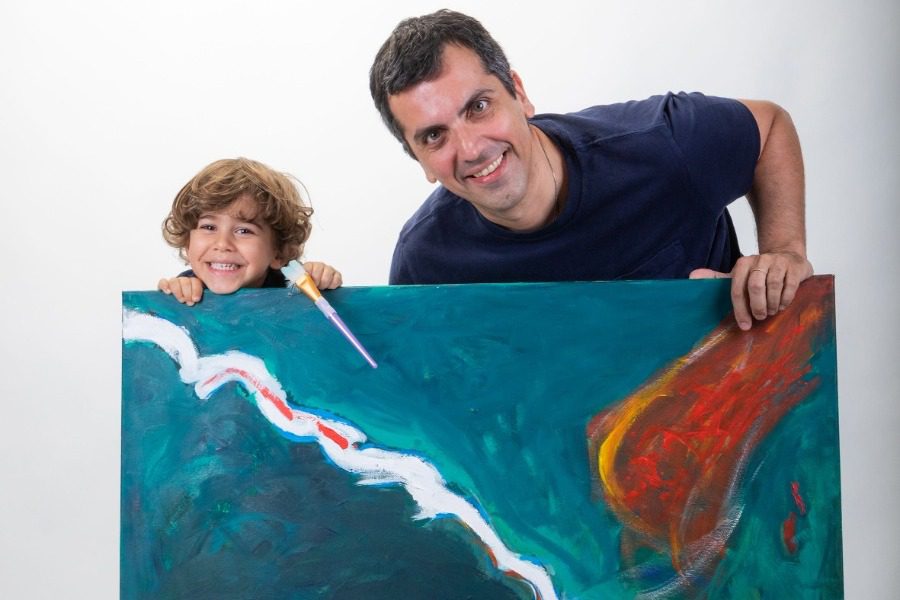 Vovafisso: Η έκθεση ζωγραφικής του Δημήτρη Παπαδόπουλου με τον γιο του Αρη