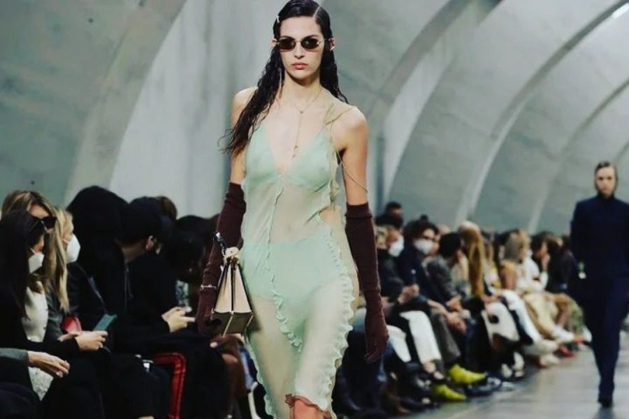 Η τάση στα μαλλιά που έγινε δημοφιλής ξανά στις πασαρέλες