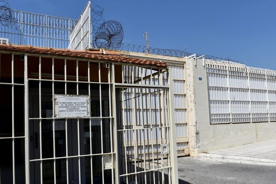 Ρόδος: Σοκ με ληστεία μέσα στα ...κρατητήρια