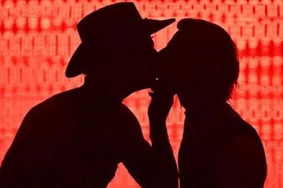 Eurovision 2022: Το φιλί μεταξύ ανδρών που καταχειροκροτήθηκε