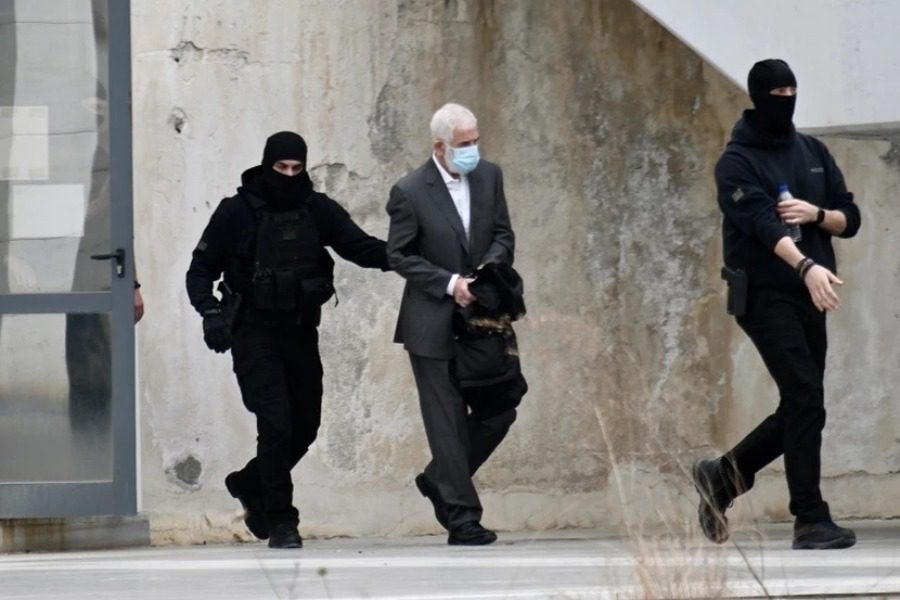 Φιλιππίδης: Φυγαδεύτηκε από την πλαϊνή πόρτα