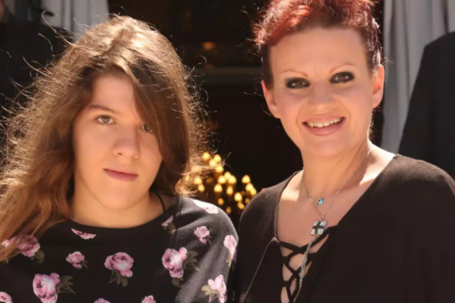 Στο εδώλιο γνωστή ηθοποιός και η κόρη της για «απείθεια και βία» εναντίον δύο αστυνομικών